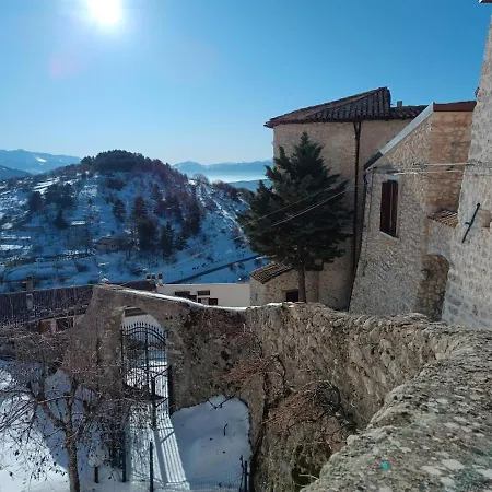 Il Riparo Tra Le Due Torri Holiday home Castel del Monte (Abruzzo)