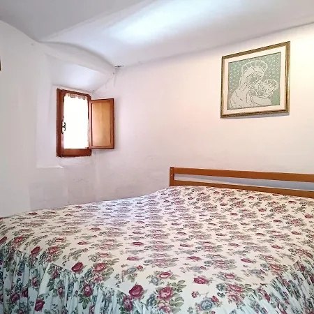 Il Riparo Tra Le Due Torri