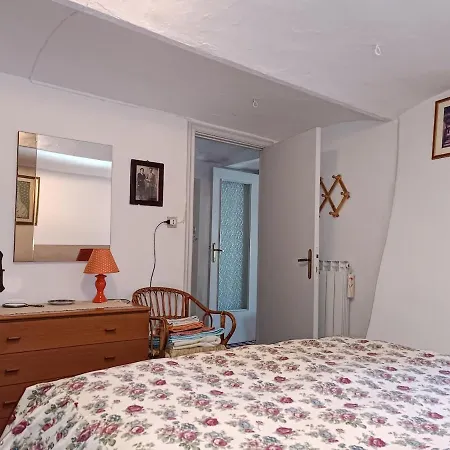 Il Riparo Tra Le Due Torri Castel del Monte (Abruzzo)