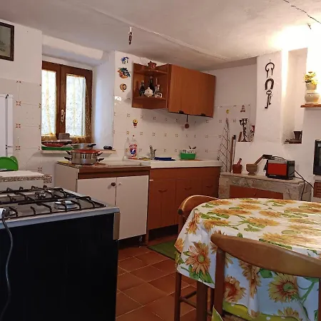 Holiday home Il Riparo Tra Le Due Torri Castel del Monte (Abruzzo)