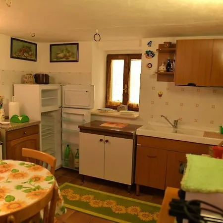 Il Riparo Tra Le Due Torri Castel del Monte (Abruzzo)