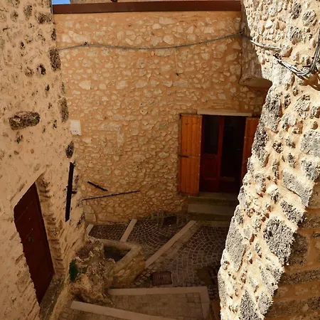 Il Riparo Tra Le Due Torri Holiday home Castel del Monte (Abruzzo)