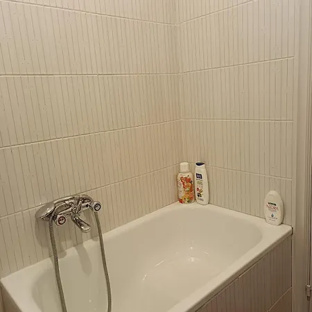 Il Riparo Tra Le Due Torri