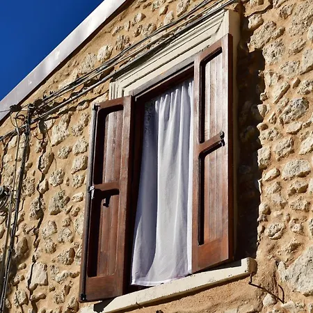 Il Riparo Tra Le Due Torri * Castel del Monte (Abruzzo)