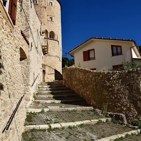 Il Riparo Tra Le Due Torri Holiday home Castel del Monte (Abruzzo)