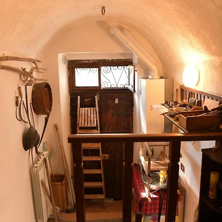 Il Riparo Tra Le Due Torri Castel del Monte (Abruzzo)