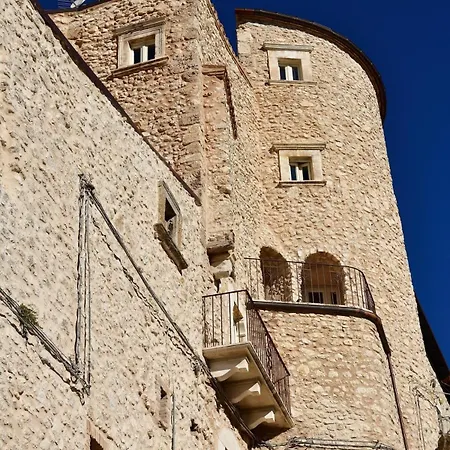 Il Riparo Tra Le Due Torri