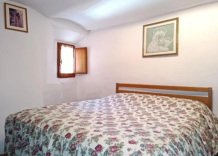 Il Riparo Tra Le Due Torri