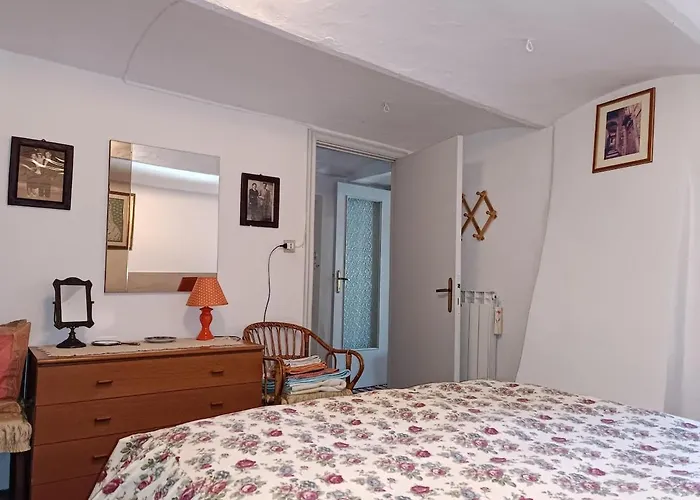 Il Riparo Tra Le Due Torri 蒙特堡