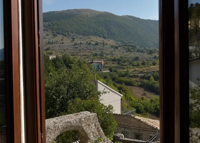 Il Riparo Tra Le Due Torri Castel del Monte (Abruzzo)