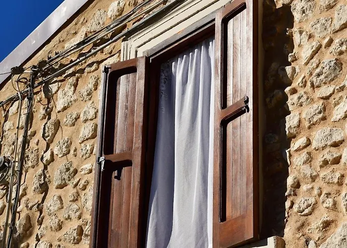 Il Riparo Tra Le Due Torri * Castel del Monte (Abruzzo)