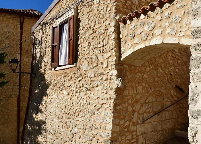 Il Riparo Tra Le Due Torri 蒙特堡